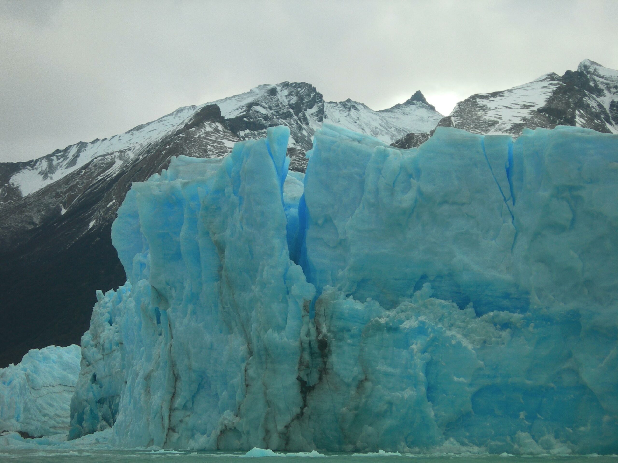 Perito Moreno: La Puerta a la Patagonia Profunda y la Cueva de las Manos